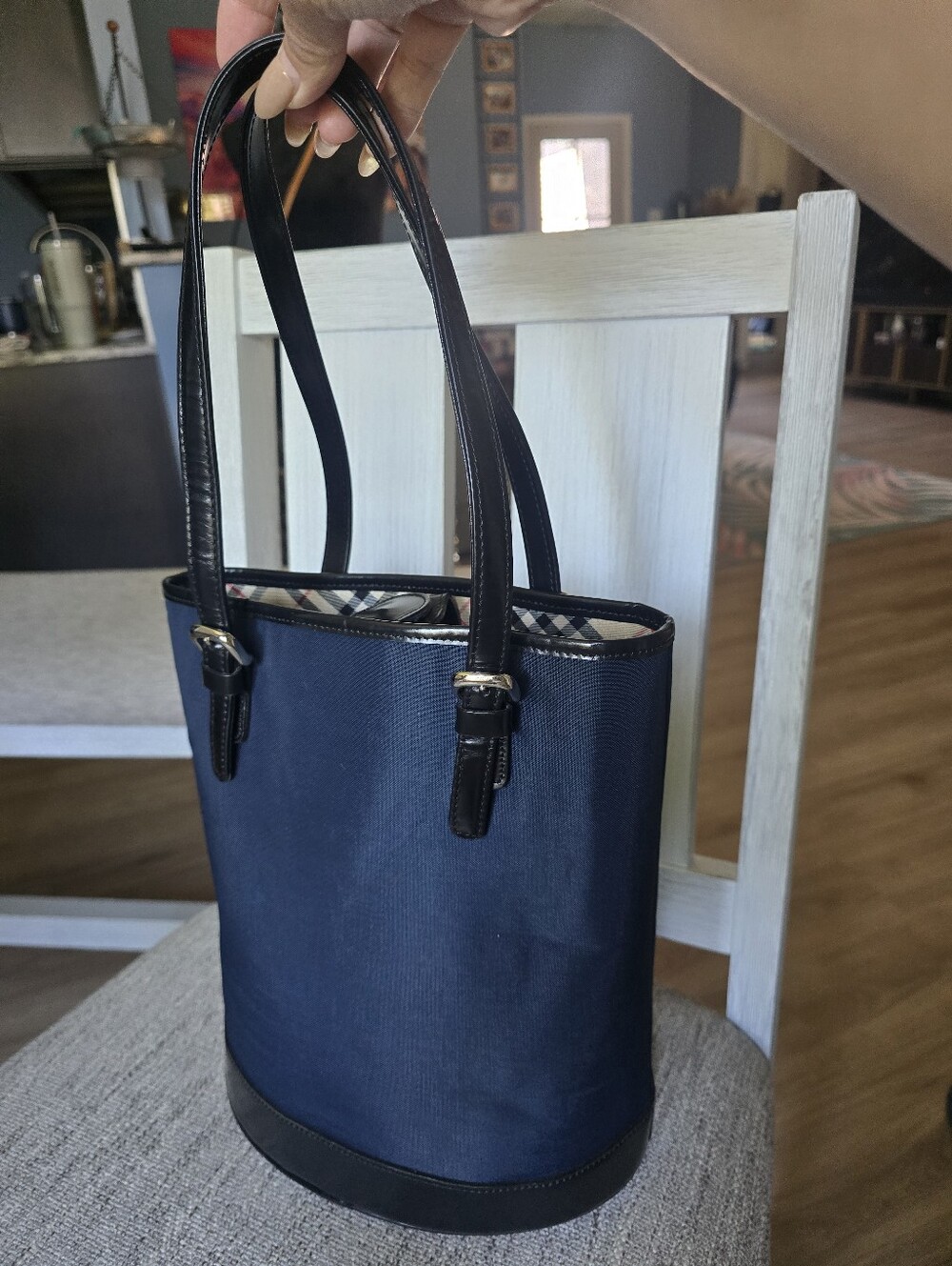Authentic Burberry Navy Bucket Bag with Black Trim - Picture 3 of 12